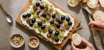 Ricotta s hrozny a lískovými ořechy